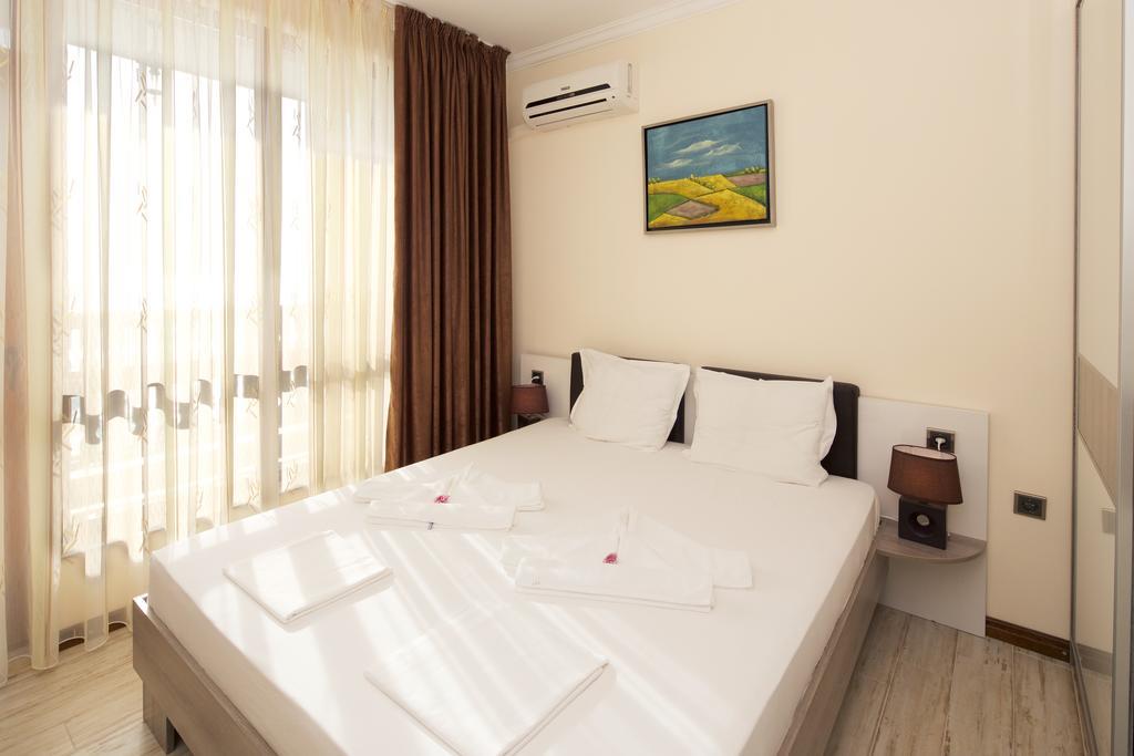 Mars Apartments In Tryavna Beach Complex Sveti Vlas Camera foto