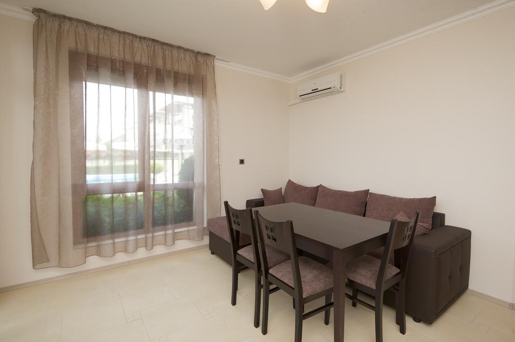 Mars Apartments In Tryavna Beach Complex Sveti Vlas Camera foto