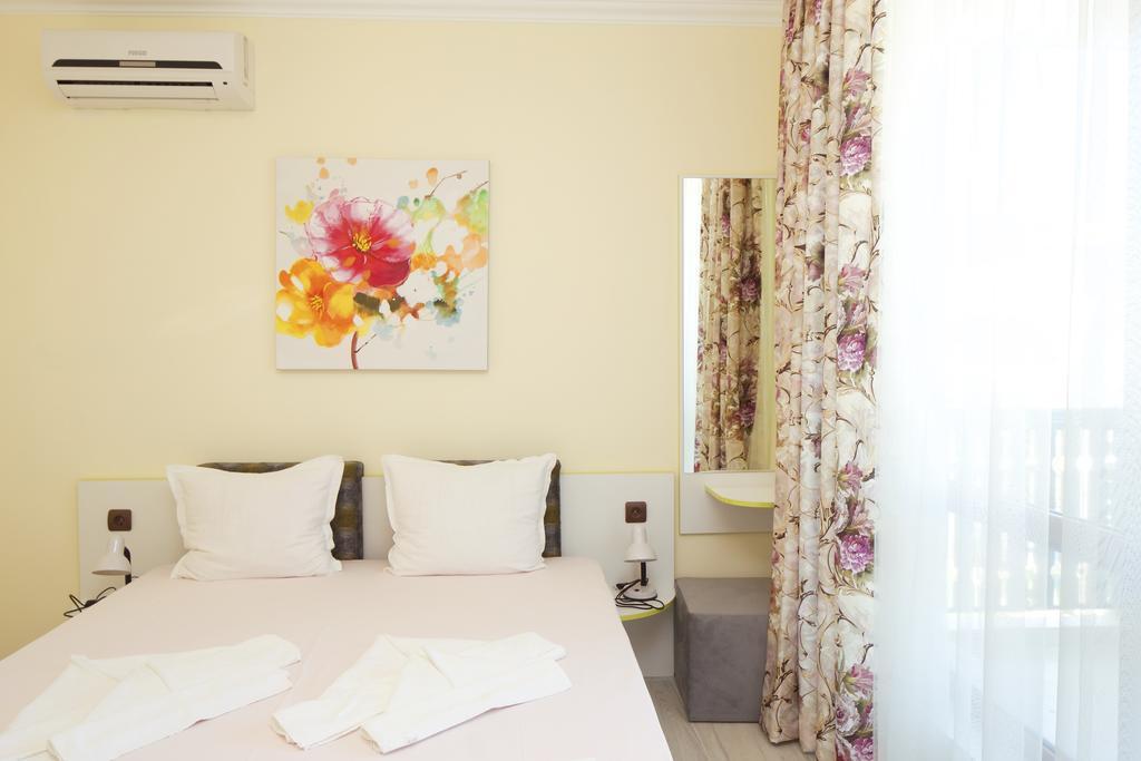 Mars Apartments In Tryavna Beach Complex Sveti Vlas Esterno foto